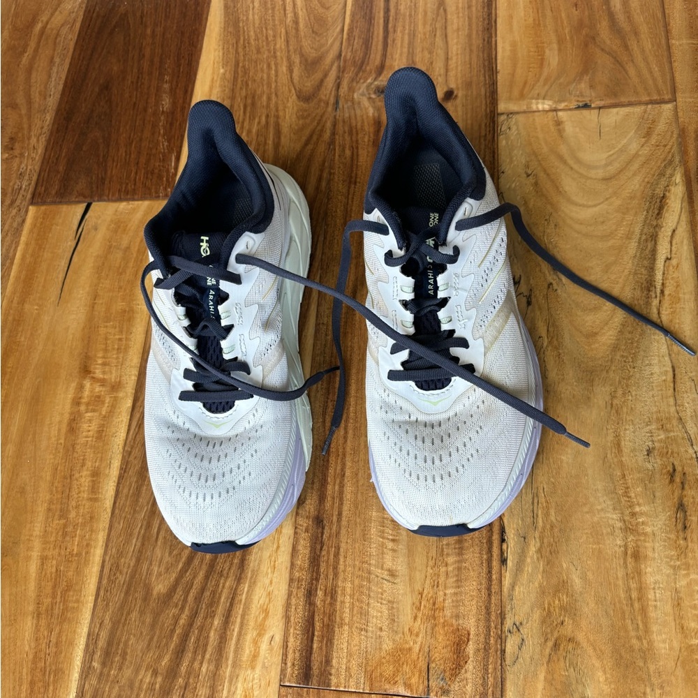 HOKA one one Arahi 5 Size 8.5